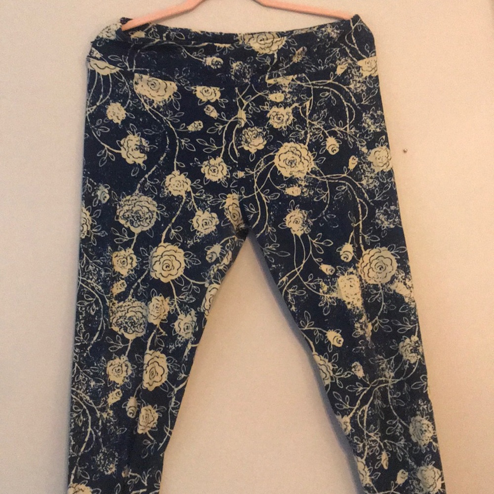 Navy blue floral leggings